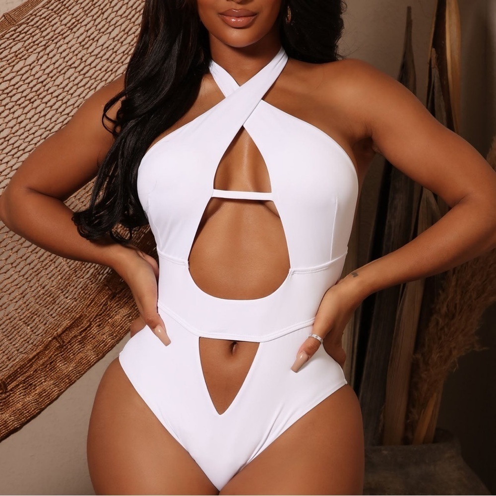 NWT White Cut Out One Piece Swimsuit - XSmall
